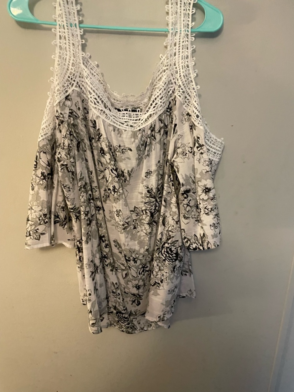 Unique Spectrum White and Black Floral Crochet-Trim Cold-Shoulder Tank
